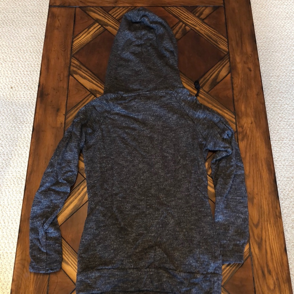 & sweatshirt - Picture 5 of 6